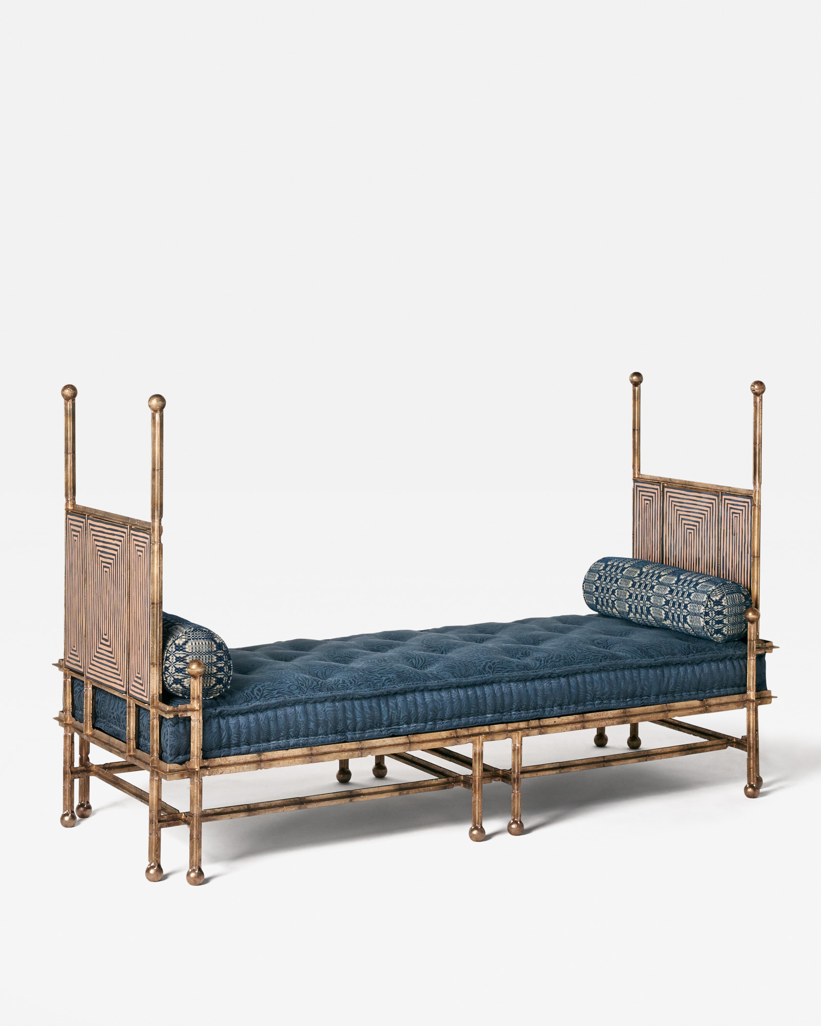 Delphine-daybed-1-web