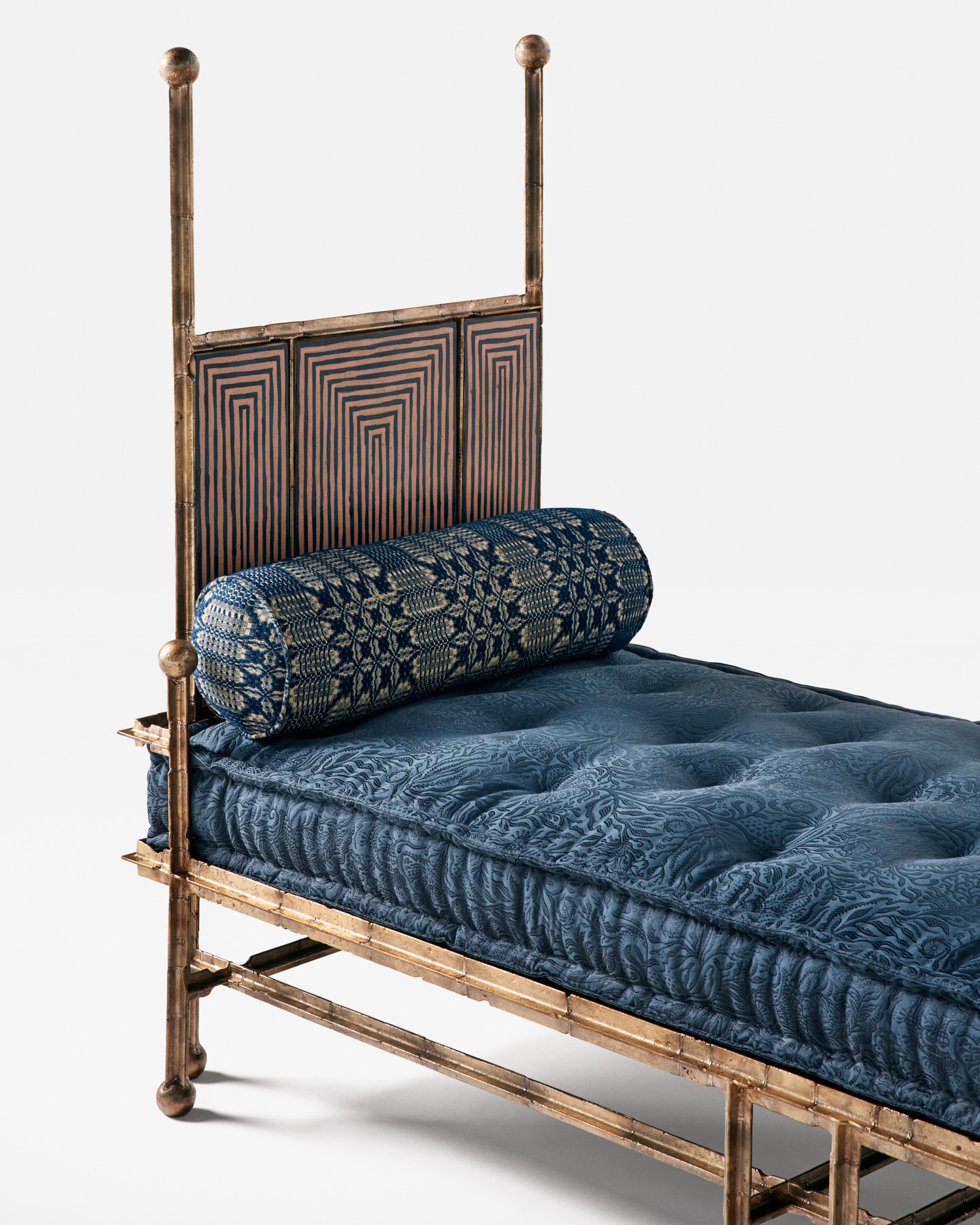 Delphine-daybed-3-web
